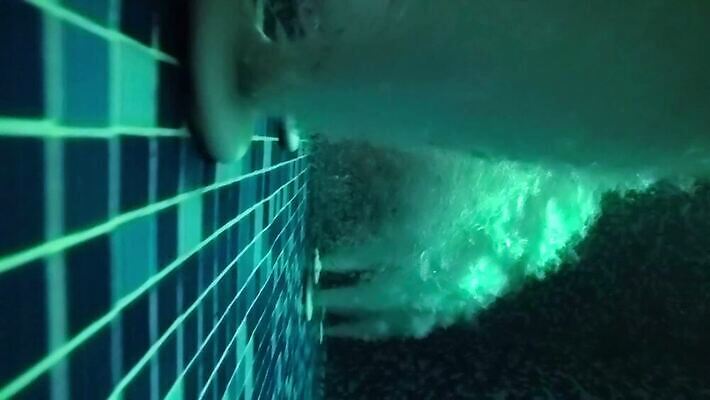 물결 컬러 백그라운드 모션 추상 통 건강 사람없음 물 여름 파란색 수중 수영 스파 어둠 거품 젖음 신선 뜨거움 투명 액체 개울 고리 야간 당구 묘사 질감 분무기 제트기 느림 압력 잔물결 터키석 MP4 해외동영상 슬로모션 클립영상 자연요소 계절 무늬 비행기 촬영기법 강 구기 수상스포츠 보석 동영상 파일형식