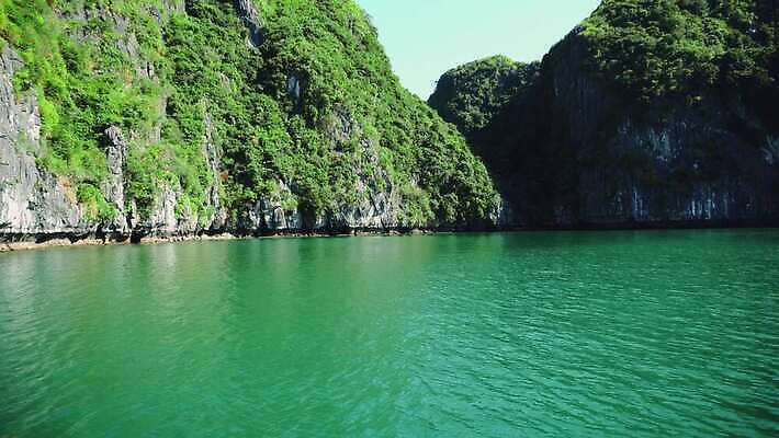 아시아 바다 섬 여행 자연 휴가 산 동양인 풍경 사람없음 물 여행객 만 보트 베트남 인도차이나반도 4K MOV 해외동영상 클립영상 자연요소 나라 사람 인종 동남아시아 배 생태계 동영상 선박 파일형식