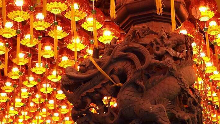 전통 디자인 아시아 종교 문화 여행 백그라운드 건축양식 기념 동양인 사람없음 건물 장식 빨간색 빛 믿음 축제 중국 기도 용 등불 축하 사찰 행운 야간 동쪽 빛망울 말레이시아 랜드마크 사당 숭배 신앙심 춘절 4K MOV 해외동영상 클립영상 자연요소 건축물 명절 건축 감정 나라 컬러 컨셉 종교건축 조명 인종 방향 중국전통 동영상 파일형식