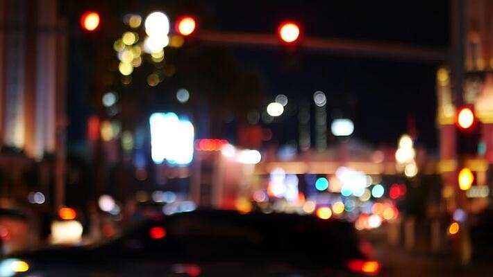 도로 길 상징 백그라운드 자동차 리조트 추상 사람없음 아웃포커스 장식 관광지 빛 축제 미국 어둠 황혼 새벽 도박 야간 소프트포커스 위험 카지노 빛망울 유흥 4K 깜빡이다 MP4 해외동영상 클립영상 자연요소 육상교통 여행 컨셉 북아메리카 무늬 교통시설 촬영기법 일몰 동영상 파일형식