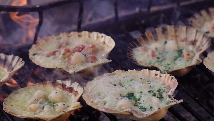 접시 음식 바다 백그라운드 채소 재료 불 조개 새우 한국 실내 육류 요리 사람없음 가로 빨간색 식당 일본 식사 저녁식사 튀김 신선 연기 맛 그릴 바비큐 난로 굽기 지중해 먹기 해산물 가리비 숯 연소 석탄 신발장 일본음식 맛있는 4K MP4 해외동영상 클립영상 자연요소 식기 아시아 컬러 컨셉 식재료 모션 주방용품 어패류 갑각류 내부 상점 난방기 구이 동영상 파일형식