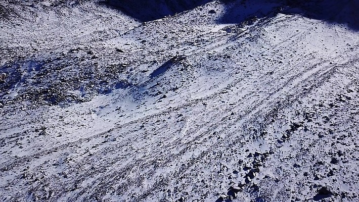 여행 겨울 자연 하늘 산 안테나 파노라마 사람없음 야외 태양 환경 냉동 얼음 하이킹 추위 흰색 정상 북극 빙하 서리 암초 북쪽 내추럴 항공촬영 드론 절정 카자흐스탄 눈내림 수평선 산맥 4K 알마티 MP4 해외동영상 클립영상 자연요소 계절 아시아 뷰포인트 컬러 통신 레저 눈_날씨 촬영기법 극지방 방향 생태계 동영상 파일형식