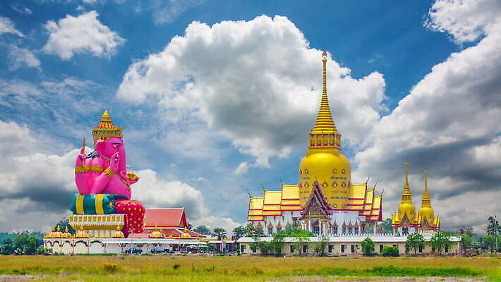 전통 디자인 아시아 종교 문화 벽 컬러 조각 여행 백그라운드 패턴 불교 건축양식 태국 하늘 미술 사람없음 건물 장식 여름 파란색 컬러풀 조각상 궁전 골동품 기도 도시 사찰 화려 영혼 역사 황금 심볼 방콕 장면 동쪽 옛날 4K MOV 해외동영상 클립영상 건축물 계절 건축 나라 컨셉 고건축 무늬 종교건축 문화예술 조형물 방향 동영상 파일형식