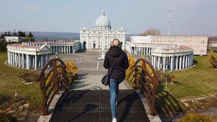 공원 행복 과학 여행 건축양식 자연 휴식 미술 한명 건물 스마트폰 세계 걷기 산책 기쁨 미니어처 역사 셀프카메라 랜드마크 바실리카 옛날 4K MOV 해외동영상 슬로모션 사도궁 클립영상 1 건축물 공공시설 건축 감정 컨셉 모션 문화예술 촬영기법 사람 핸드폰 스마트기기 모형 사진촬영 궁전 생태계 동영상 바티칸 파일형식