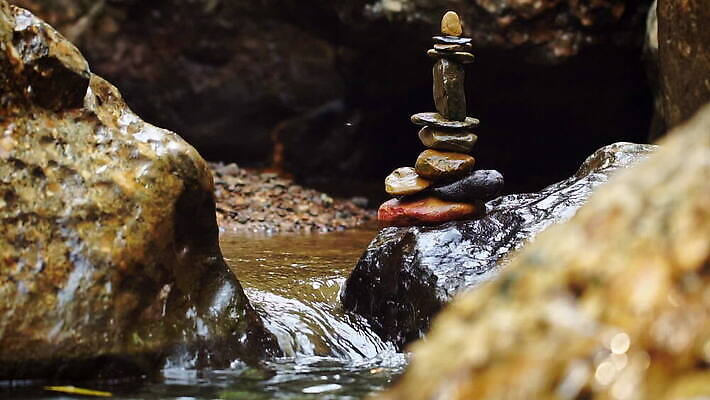 라이프스타일 종교 선 컨셉 자연 아침 추상 휴가 휴식 기술 건강 취미 사람없음 야외 물 강 햇빛 쌓기 평화 탑 화목 침묵 고요 봄 흐름 조약돌 그룹 플랫 강가 심볼 연습 명상 피라미드 심플 흙더미 대칭 돌무덤 지속성 지질학 MOV 해외동영상 슬로모션 클립영상 주간 자연요소 건축물 계절 교육 무늬 모션 촬영기법 생활 태양 소리 흙 돌_바위 무덤 생태계 동영상 랜드마크 파일형식 더미