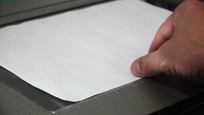 직업 손 종이 셔츠 신체 비즈니스 부분 노동자 사람없음 빛 컬러풀 사무실 스크린 기계 장비 정보 흰색 램프 업무 판넬 플랫 인쇄 문서 하이테크 비서 팔 팩스 공급 4K HD MP4 해외동영상 클립영상 컬러 상의 조명 기술 신체부위 사무용품 작업 동영상 파일형식