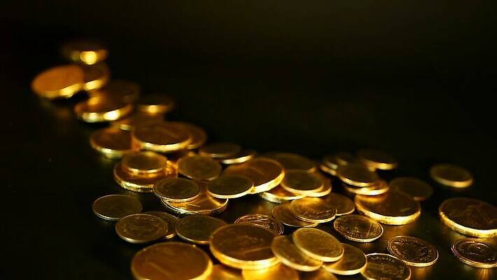 도로 길 컨셉 돈 비즈니스 모션 사람없음 금융 경제 빛 달러 금속 동전 검은색 거래 저축 성장 시장 재산 황금 주식 가격 은퇴 수집 심볼 오브젝트 투자 보물 느림 회계 개발 고립 관심 센트 위기 MOV 해외동영상 슬로모션 클립영상 컬러 교통시설 재질 촬영기법 동영상 파일형식