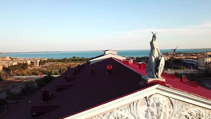 공원 유럽 호수 조각 여행 건축양식 자연 하늘 지붕 미술 사람 사람없음 야외 건물 물 조각상 여행객 정원 궁전 프랑스 도시 역사 칼 작음 분수 비둘기 방패 낫 천연기념물 베르사유 드론 랜드마크 생태학 소비에트 옛날 카자흐스탄 MP4 해외동영상 클립영상 자연요소 건축물 공공시설 교육 건축 나라 아시아 고건축 조류 문화예술 조형물 크기 생태계 파리_프랑스 동영상 파일형식