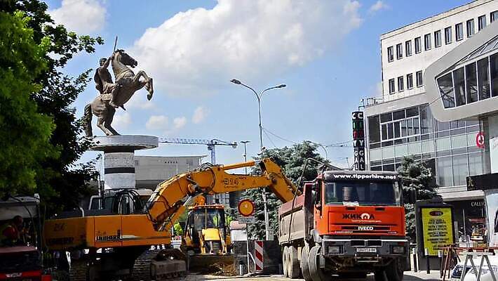 노동자 거리 사람없음 기계 화물 작업 도심 2014년 짐차 천연기념물 땅바닥 마케도니아 프로젝트 MOV 해외동영상 클립영상 직업 자동차 바닥 운송업 도시 연도 동영상 파일형식 남유럽