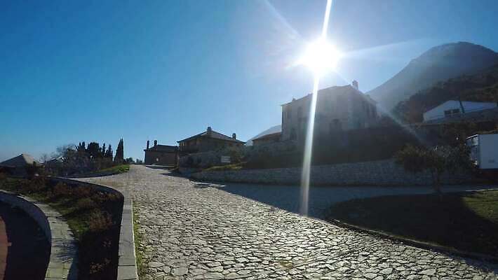 전통 종교 문화 바다 여행 십자가 건축양식 하늘 휴가 산 미술 사람없음 건물 교회 믿음 탑 봄 골동품 흰색 기도 도시 역사 지중해 그리스 박물관 신성 수도원 그리스인 마케도니아 비잔틴 신앙심 안뜰 옛날 4K MP4 해외동영상 클립영상 서양인 건축물 계절 건축 감정 유럽 컬러 종교건축 문화예술 동영상 제국 파일형식 남유럽