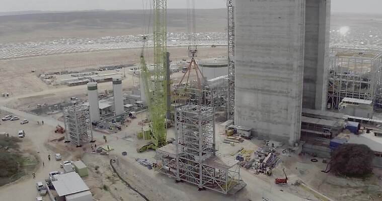 산업 프레임 건조 사람없음 야외 건물 기계 장비 건설현장 사막 발전소 판넬 석유 큼 기중기 가스 공학 항공촬영 개발 드론 철강 4K MOV 해외동영상 클립영상 건축물 교육 뷰포인트 건설업 에너지 중장비 크기 동영상 파일형식