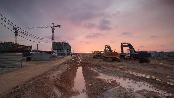 산업 모래 건축양식 건설업 골격 직장 파노라마 풍경 사람없음 건물 기계 수레 장비 건설현장 성장 도시 삽 믹서 시멘트 지역 뼈대 스카이라인 단상 추적 진행 콘크리트 공급 4K 타임랩스 MP4 해외동영상 클립영상 건축물 건축 회사 모션 촬영기법 카트 동영상 파일형식