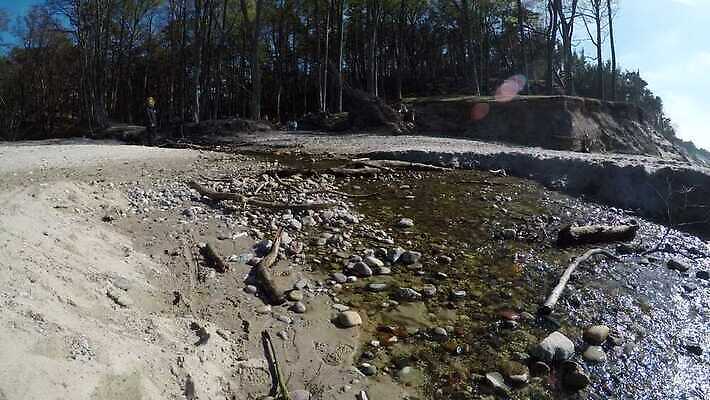 모래 자연 휴가 사람없음 여름 빛 태양 소리 흐름 개울 행운 서핑 고독 신비 지역 폴란드 내추럴 종료 추적 발트해 패닝샷 4K MP4 해외동영상 클립영상 자연요소 계절 감정 유럽 바다 컨셉 모션 촬영기법 북유럽 강 수상스포츠 생태계 동영상 파일형식
