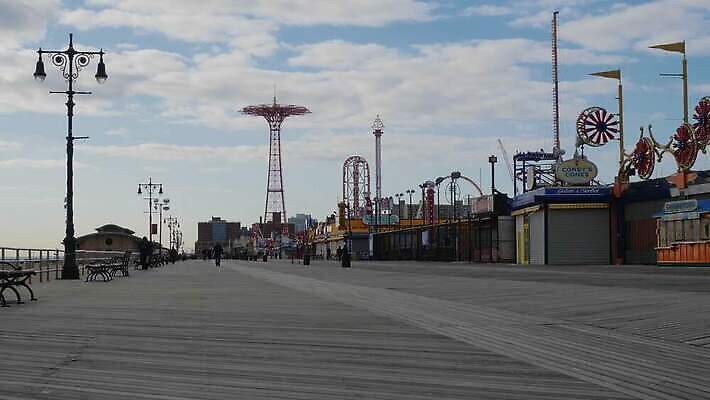 어린이 모래 섬 가족 사람 사람없음 걷기 탑 미국 산책 기쁨 산책로 도시 바퀴 보행자 보행로 도심 승차 흥분 뉴욕 지역 대도시 회전목마 열광 브루클린 4K MOV 해외동영상 클립영상 건축물 감정 길 북아메리카 관계 모션 휴식 놀이기구 동영상 파일형식