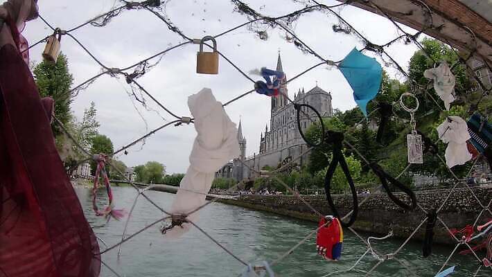 유럽 기독교 종교 여행 건축양식 사람없음 성당 교회 천주교 프랑스 기도 사찰 영혼 동굴 성자 기적 신성 묵주 프랑스어 로마인 바실리카 보호구역 사당 순례 순례자 신앙심 4K MP4 해외동영상 클립영상 문자 건축 나라 종교용품 종교건축 인종 건물 동영상 구역 파일형식