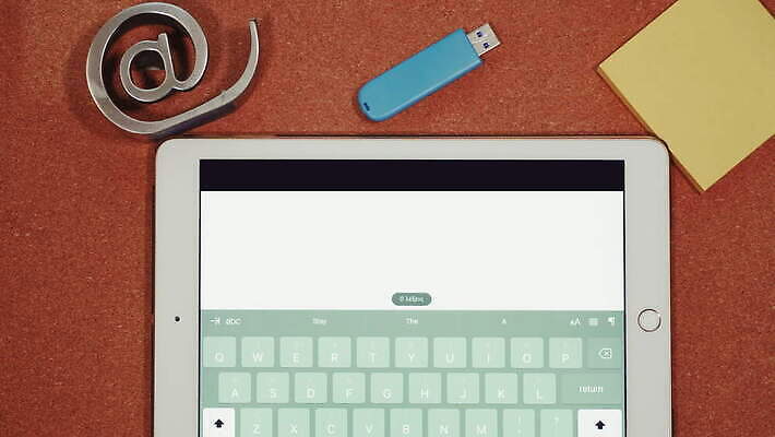 직업 라이프스타일 인터넷 비즈니스 통신 가정 무선통신 건강 안전 사람없음 컴퓨터 정보 타이핑 업무 작업 환경오염 위험 예방 감염 공지사항 경보 위기 주목 중소기업 4K MOV 해외동영상 클립영상 컨셉 회사 생활 전자제품 동영상 파일형식