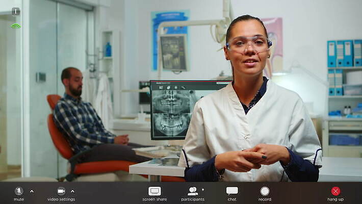 응시 회의 엑스레이 건강 치과 병원 대화 약 카메라 디지털 모니터 방 장비 시험 환자 간호사 의사 입 치아 캐비닛 치과의사 덮기 부름 온라인 동영상 소프트웨어 영상통화 치아교정 화상통화 가상 1인칭시점 4K 구강학 MOV 해외동영상 클립영상 시선 교육 비즈니스 의학 모션 말하기 신체부위 전자제품 컴퓨터 의료진 소화기관 사물함 교정 통화 파일형식