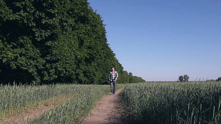 주간 백인 라이프스타일 공원 남자 행복 장난 놀이 하늘 휴식 한명 미소 웃음 풍경 초원 성인 야외 여름 30대 친구 반려동물 햇빛 맑음 점프 봄 우정 자유 개 즐거움 MOV 해외동영상 슬로모션 클립영상 자연요소 서양인 동물 1 계절 공공시설 감정 컨셉 포유류 관계 모션 날씨 촬영기법 표정 사람 생활 장년 태양 동영상 파일형식