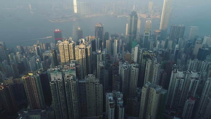 아시아 여행 비즈니스 건축양식 하늘 안테나 사람없음 건물 도시풍경 사무실 항구 맑음 고층빌딩 중국 일몰 도시 도심 헬리콥터 큼 지역 홍콩 스카이라인 항공촬영 드론 스모그 절정 4K 설정숏 MOV 해외동영상 클립영상 건축물 건축 나라 뷰포인트 통신 교통시설 날씨 비행기 촬영기법 풍경 빌딩 노을 크기 동영상 파일형식