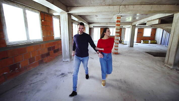 백인 커플 여자 남자 산업 비즈니스 포옹 성공 아파트 주택 직장 사랑 안전 사람 소년 성인 내부 두명 건물 달리기 방 자신감 구매 땅 아래 시설 회전 감독관 공학 돌리기 투자자 프로젝트 4K MOV 해외동영상 클립영상 서양인 건축물 교육 감정 어린이 컨셉 회사 관계 안기 모션 쇼핑 방향 투자 위치 동영상 파일형식