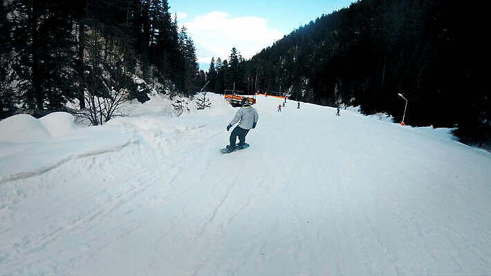 라이프스타일 여자 남자 스포츠 포즈 겨울 모션 자연 휴가 스키 산 사람 경사 사람없음 야외 맑음 추위 흰색 신선 스노우보드 황무지 닫기 담요 가루 속도 휴양지 회전 분무기 느림 스노우보더 무임승차 완벽 1인칭시점 4K MOV 해외동영상 클립영상 시선 계절 컬러 컨셉 날씨 겨울스포츠 운동선수 생활 장소 보드_스포츠 승차 생태계 동영상 파일형식