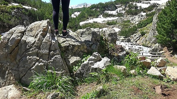 스포츠 여행 자연 성공 산 서기 사람 사람없음 야외 물 여행객 봄 트래킹 하이킹 자유 개울 정상 고도 언덕 오르기 절정 필승 하이커 4K HD MP4 해외동영상 클립영상 자연요소 계절 컨셉 모션 레저 강 우승 생태계 동영상 파일형식