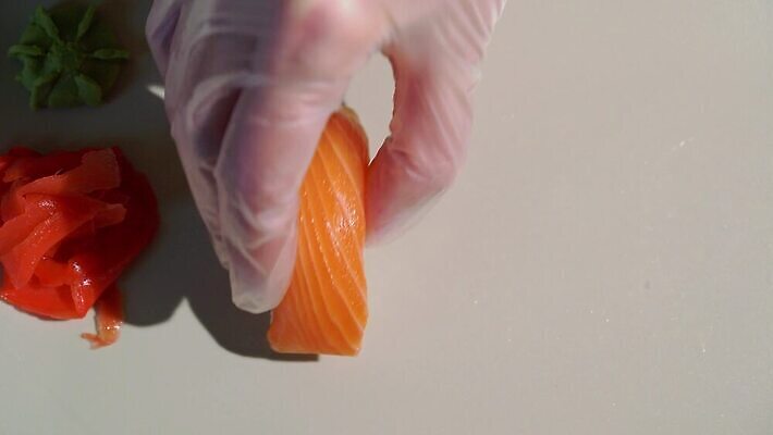 접시 아시아 음식 백그라운드 젓가락 밥 요리 사람없음 식당 일본 식사 저녁식사 초밥 회 신선 맛 해산물 날것 롤 연어 생강 점심식사 맛있는 4K MOV 해외동영상 클립영상 식기 나라 컨셉 채소 수저 어류 상점 동영상 일본음식 파일형식