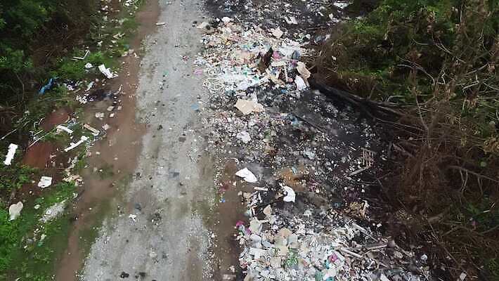 가정 풍경 사람없음 야외 초록색 환경 손상 행성 환경오염 오염 던지기 보호 쓰레기 폐기물 한조각 낭비 고물상 불법 생태학 재앙 4K MOV 해외동영상 클립영상 1 교육 컬러 컨셉 모션 우주 범죄 동영상 파일형식