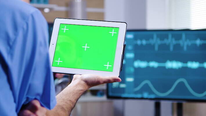 직업 과학 건강 병원 운동복 컴퓨터 달리기 운동 약 건강관리 스크린 모니터 장비 체험 센터 실험실 연습 측정 시설 하이테크 격려 달리기선수 4K MOV 해외동영상 클립영상 옷 감정 컨셉 의학 모션 기술 실험 관리 전자제품 육상선수 동영상 파일형식