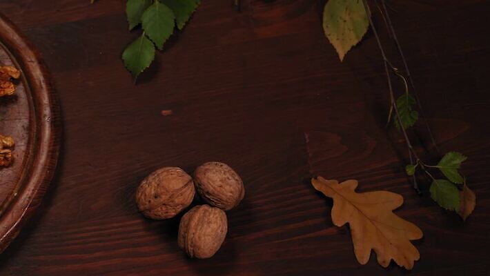 스튜디오촬영 식물 전통 그릇 계절 종이 컬러 조각 백그라운드 컨셉 잎 크리스마스 채소 재료 자연 고추 탁자 포도 휴가 염소 치즈 파프리카 도마 독일 건강 육류 요리 한명 성인 사람없음 야외 목재 빨간색 초록색 파란색 빛 컬러풀 소풍 바구니 크래커 우주 주방 식당 와인 축제 식사 버섯 이탈리아 활발 견과류 흰색 하트 축하 알코올 신선 잡기 뜨거움 양념 오스트리아 맛 애피타이저 기름 인스턴트 상품 잼 자르기 먹기 스위스 큐브 향신료 오브젝트 메뉴 준비 유기농 올리브 매움 햄 양배추 날것 호두 서빙 목공예 광택 후추 모음 꿀 칠레 아보카도 건강식 무화과 프랑스어 점심식사 연소 숙성 식품점 채식주의자 핸드메이드 프로슈토 비어있는 4K MOV 해외동영상 클립영상 모양 나무 문자 1 식기 웰빙 기념일 열매 유럽 음식 가구 과일 식재료 포유류 모션 주방용품 유제품 주류 실내 사람 야외활동 쿠키 상점 소스_음식 남아메리카 공예 생태계 채식 동영상 향미료 파일형식