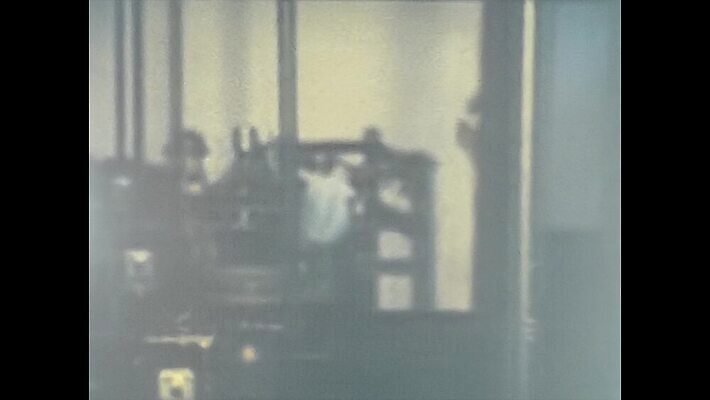 외관 산업 신발 공장 노동자 부츠 사람없음 야외 기계 수확 골동품 공구 도시 작업 거친 작업실 역사 클래식 도서관 제조 가죽 자르기 천 필름 영화 향수 서비스 문서 복고 영사기 동영상 구식 보관소 아마추어 옛날 커터 4K MP4 해외동영상 클립영상 직업 교육 컨셉 농업 공업 모션 문화예술 화장품 도구 직물 저장 파일형식