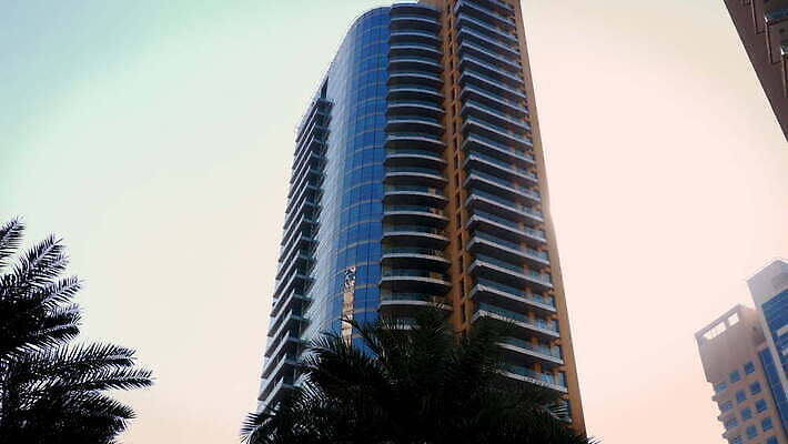 디자인 외관 백그라운드 패턴 비즈니스 건축양식 유리 하늘 미래 바닥 사람없음 건물 금융 파란색 도시풍경 사무실 태양 탑 고층빌딩 도시 센터 도심 큼 엿보기 지역 스카이라인 아랍에미리트 랜드마크 4K MOV 해외동영상 클립영상 자연요소 건축물 건축 컬러 컨셉 무늬 중동 모션 재질 풍경 빌딩 경제 크기 동영상 파일형식