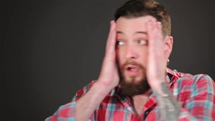 백인 1 라이프스타일 응시 남자 얼굴 백그라운드 셔츠 생각 갈색머리 한명 사람 성인 빛 머리 어둠 회색 터치 슬픔 오픈 입 뉴스 걱정 싱글 체크무늬 불행 충격 문제 떨림 고립 곤란 배려 우울감 혼자 힙스터 표현성 MP4 해외동영상 클립영상 서양인 헤어스타일 시선 패션 감정 컬러 상의 무늬 모션 생활 신체부위 동영상 파일형식