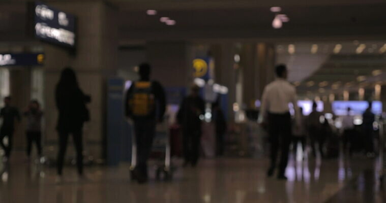 여행 가방 교통시설 휴가 비행기 한국 사람 사람없음 내부 여행객 걷기 여행가방 짐 도시 기다림 계획 공항 도착 항공 서비스 출발 상업 승객 인천 남쪽 대패 수하물 인천국제공항 제어 착륙 터미널 4K MOV 해외동영상 클립영상 잡화 아시아 교통 컨셉 항공교통 모션 대중교통 방향 시설 동영상 파일형식