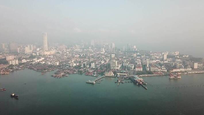 구름 아시아 비즈니스 건축양식 안테나 동양인 풍경 사람없음 물 평화 일출 침묵 새벽 안개 도시 큼 속도 상업 포트 타운 항공촬영 나루 랜드마크 수평선 4K MOV 해외동영상 클립영상 자연요소 건축 나라 뷰포인트 컨셉 통신 날씨 인종 노을 소리 크기 동영상 파일형식