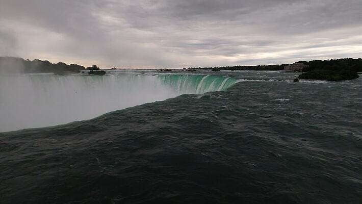 공원 캐나다 모션 자연 사람없음 야외 물 강 환경 미국 어둠 힘 거품 폭포 젖음 흐름 안개 급류 가장자리 떨어짐 위험 호기심 분무기 흐림 나이아가라 내추럴 랜드마크 인기 지리 힘찬 4K MP4 해외동영상 클립영상 자연요소 공공시설 감정 컨셉 북아메리카 날씨 둘레 생태계 동영상 파일형식