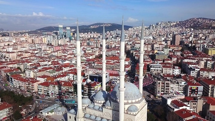 종교 도로 여행 중동 건축양식 교통시설 자동차 지붕 부동산 거리 아파트 주택 이스탄불 안테나 파노라마 사람없음 건물 하이앵글 도시풍경 도시 센터 재산 이슬람교 모스크 정사각형 커뮤니티 타운 칠면조 개발 교외 인구 콘크리트 많음 4K MP4 튀르키예 해외동영상 클립영상 도형 건축물 건축 나라 아시아 길 육상교통 뷰포인트 교통 컨셉 통신 조류 촬영기법 풍경 금융 시설 동영상 파일형식