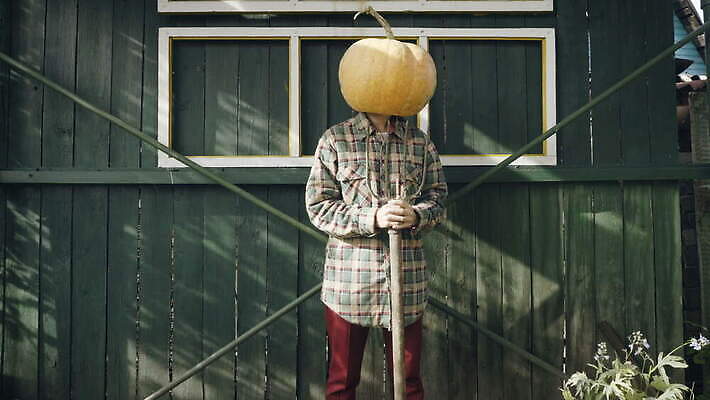 여자 얼굴 백그라운드 컨셉 채소 오렌지 자연 호박 휴가 생물 주택 관리 가면 한명 서기 사람 야외 머리 정원 할로윈 공구 시골 등불 잡기 무서움 두통 쇠스랑 크리스마스이브 호러 4K MOV 해외동영상 클립영상 1 감정 크리스마스 과일 모션 조명 건물 신체부위 도구 질병 생태계 공포 동영상 파일형식