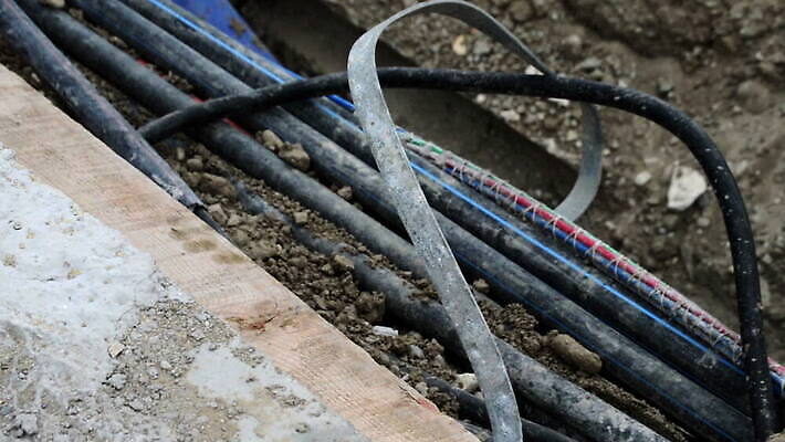 통신 사람없음 쌓기 흙 에너지 수리 연결 플라스틱 발굴 지하 케이블선 개발 땅바닥 땅파기 설치 파이프라인 MOV 해외동영상 클립영상 모션 재질 바닥 전선 파이프_관 동영상 파일형식