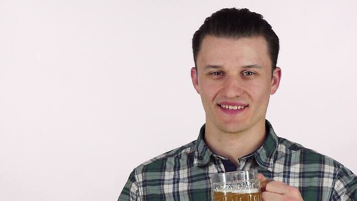 전통 라이프스타일 드레스 옷 행복 문화 음료 휴가 기념 맥주 독일 한명 이벤트 섹시 파티 축제 마시기 알코올 맛 갈증 웨이트리스 서비스 서빙 주말 10월 던들 뮌헨 양조 양조장 옥토버페스트 전국 바이에른 카피스페이스 맛있는 4K MOV 해외동영상 클립영상 1 감정 유럽 컨셉 모션 주류 사람 생활 공백 날짜 종업원 동영상 파일형식