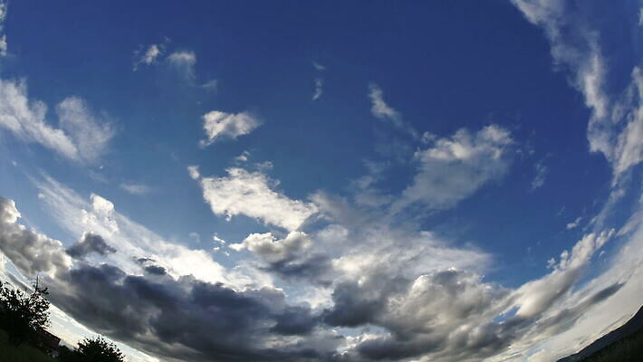 구름 컬러 백그라운드 자연 하늘 날씨 풍경 사람없음 야외 가로 여름 파란색 빛 햇빛 태양 우주 환경 흰색 전원 분위기 장면 천국 솜털 스카이라인 내추럴 오존 적란운 천창 유일 타임랩스 MOV 해외동영상 클립영상 자연요소 계절 컨셉 촬영기법 전기에너지 생태계 동영상 파일형식 구름_자연