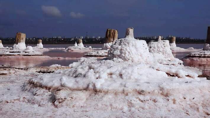 호수 바다 백그라운드 자연 풍경 사람없음 야외 물 바위 흰색 약초 크리스탈 휴양지 진흙 결정체 지구온난화 내추럴 우크라이나 짠맛 오데사 4K MP4 해외동영상 클립영상 자연요소 유럽 컬러 장소 돌_바위 풀_식물 맛 광석 생태계 동영상 기후변화 파일형식