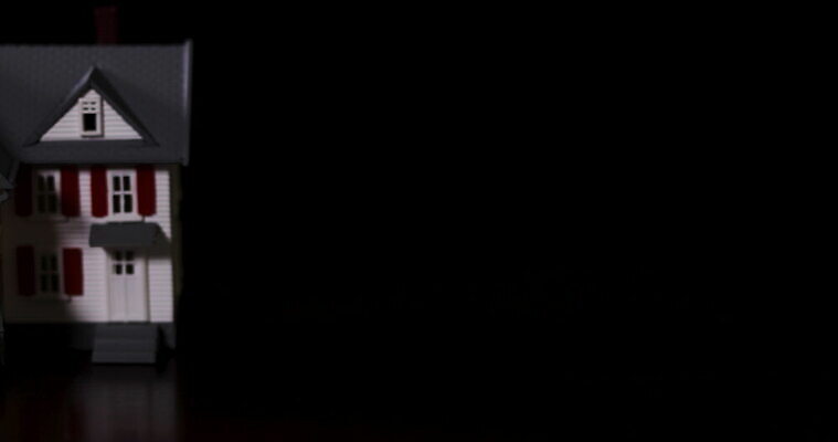 모델 컨셉 비즈니스 건축양식 탁자 부동산 새로움 주택 사람없음 건물 쇼핑 세일 미니어처 거래 재산 플랫 구매 작음 책상 오브젝트 검색 투자 매각 소유 4K MOV 해외동영상 클립영상 건축물 건축 가구 금융 모형 크기 동영상 파일형식