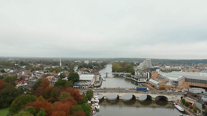 나무 계절 유럽 여행 잎 교통시설 자동차 자연 하늘 아침 영국 풍경 사람없음 건물 물 강 도시풍경 반사 일출 맑음 가을 도시 보트 수로 운하 스카이라인 동영상 드론 옛날 채널 스코틀랜드 4K MOV 해외동영상 클립영상 주간 자연요소 식물 건축물 나라 육상교통 교통 배_교통 날씨 노을 시설 생태계 파일형식