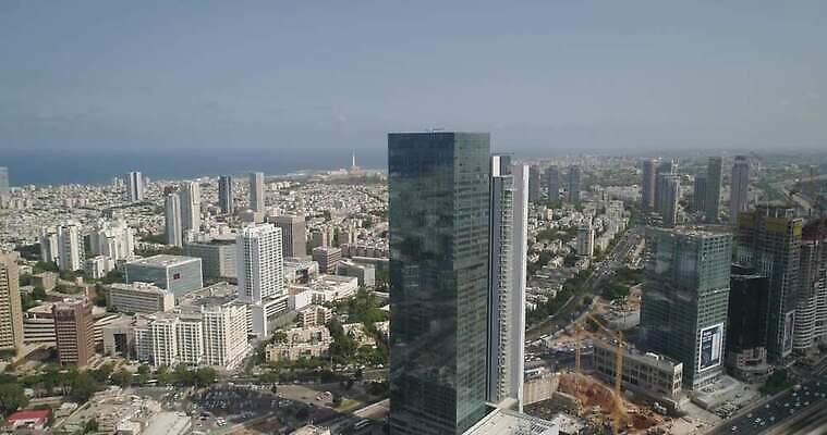 외관 바다 컬러 백그라운드 비즈니스 건축양식 하늘 전등 주택 안테나 파노라마 풍경 사람없음 건물 여름 파란색 도시풍경 사무실 탑 고층빌딩 도시 도심 중앙 지중해 장면 지역 포트 타운 동쪽 스카이라인 랜드마크 이스라엘 수평선 4K MOV 해외동영상 클립영상 건축물 계절 건축 통신 조명 촬영기법 빌딩 방향 동영상 서아시아 파일형식