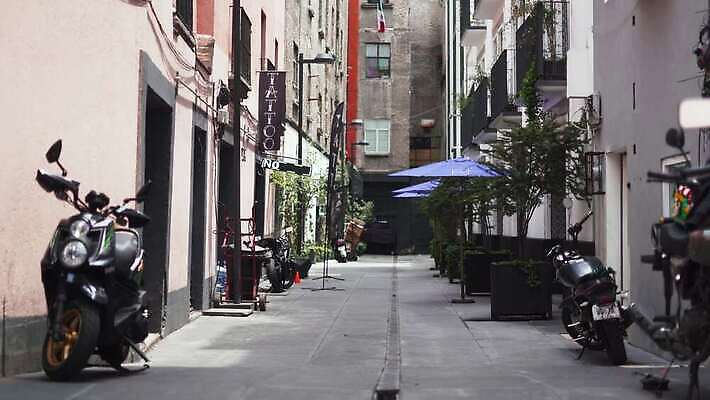 주간 남자 건축양식 거리 멕시코 한명 야외 건물 여름 상점 오토바이 도시 보행로 좁은 4K MOV 해외동영상 클립영상 자연요소 1 건축물 계절 건축 길 북아메리카 사람 바이크 동영상 파일형식