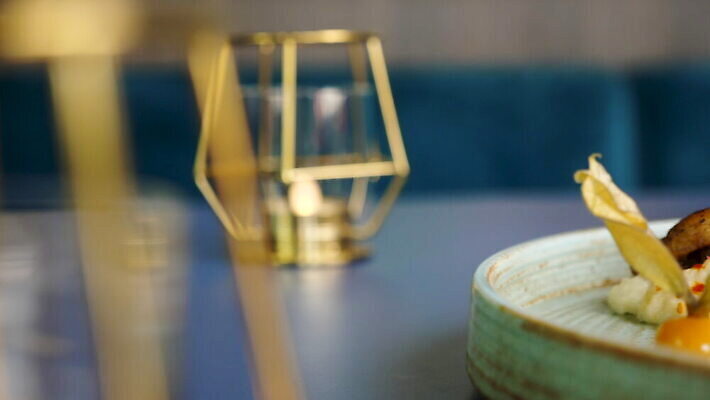 접시 음식 백그라운드 채소 탁자 감자 오리 건강 육류 돼지고기 스테이크 요리 사람없음 빨간색 식당 식사 저녁식사 카페 소고기 흰색 신선 맛 그릴 바비큐 가슴 굽기 먹기 향신료 후추 점심식사 맛있는 4K MOV 해외동영상 클립영상 식기 컬러 가구 컨셉 식재료 모션 조류 주방용품 서양음식 신체부위 상점 구이 동영상 향미료 파일형식