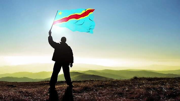 실루엣 파도 백그라운드 컨셉 산 한명 서기 사람 야외 파란색 힘 수확 깃발 잡기 고리 정상 민주주의 심볼 언덕 긍정 애국심 발견 공화국 독립 승자 콩고 필승 자극 4K MP4 해외동영상 클립영상 1 나라 바다 컬러 농업 모션 아프리카 촬영기법 우승 동영상 파일형식