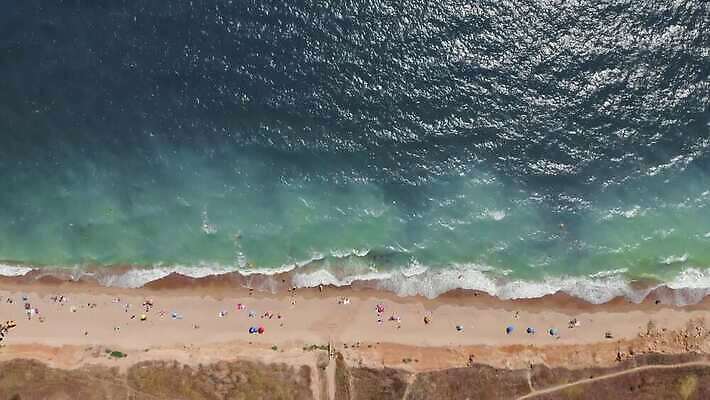 나무 모래 파도 바다 섬 여행 우산 모션 자연 조류 사람 사람없음 야외 물 파란색 관광지 하이앵글 햇빛 갈색 점프 검은색 수영 거품 폭포 뜨거움 정상 상쾌 각도 동영상 드론 우크라이나 터키석 오데사 4K MP4 해외동영상 클립영상 자연요소 식물 동물 감정 유럽 뷰포인트 컬러 태양 수상스포츠 보석 생태계 파일형식