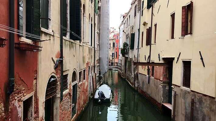 여행 백그라운드 건축양식 교통시설 휴가 거리 항해 사람없음 건물 물 이탈리아 도시 보트 곤돌라 베네치아 옛날 채널 4K MOV 해외동영상 클립영상 자연요소 건축물 건축 유럽 교통 배_교통 시설 동영상 파일형식